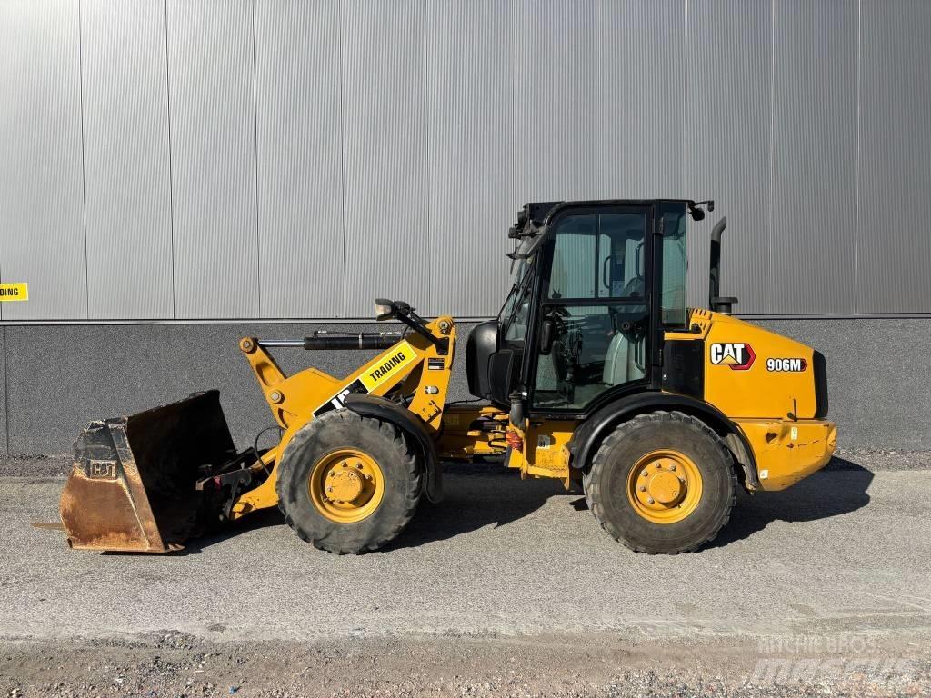 CAT 906 M لوادر بعجل