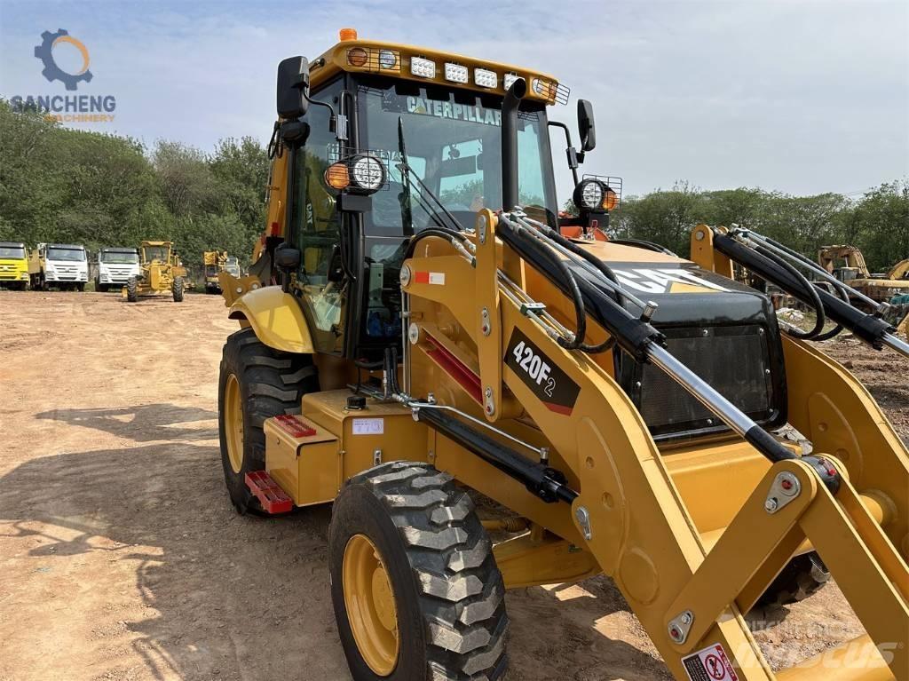 CAT 420F2 لوادر ذات جرافات عكسية