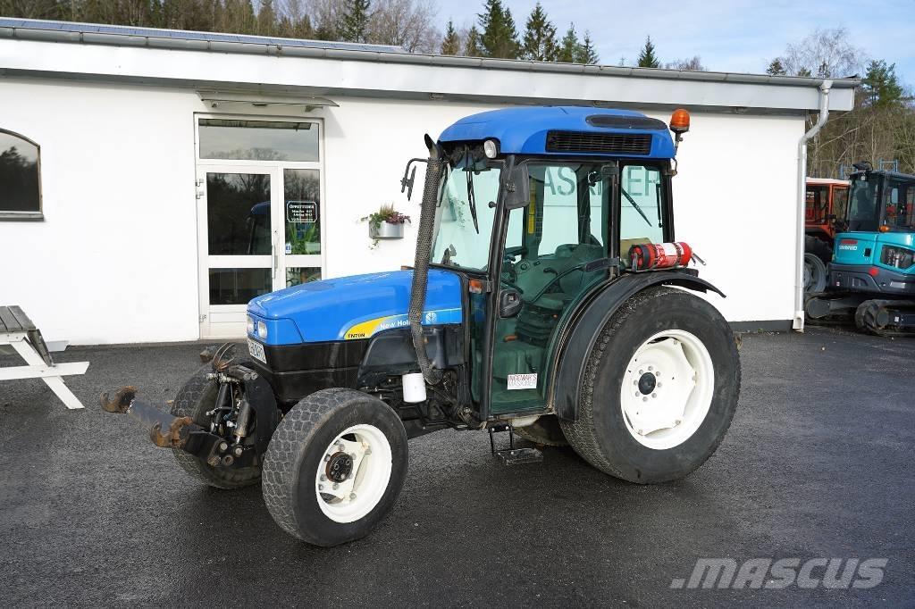 New Holland TN70NA الجرارات