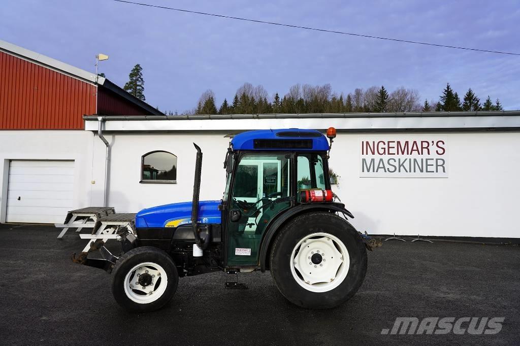 New Holland TN70NA الجرارات