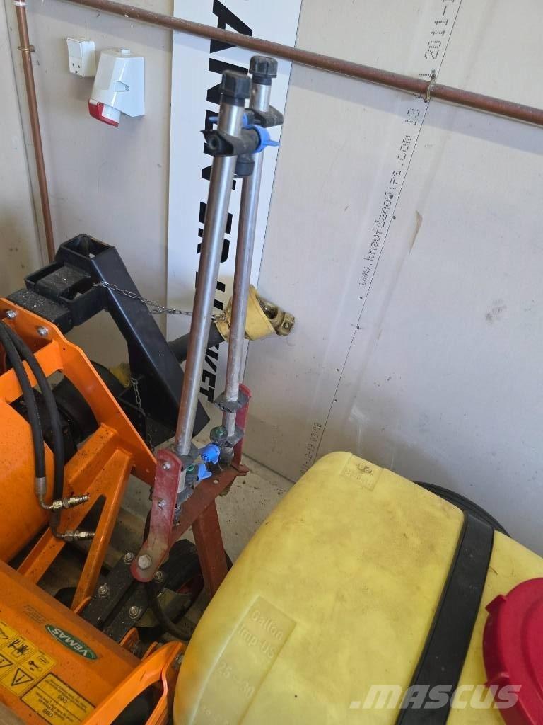 John Deere 855 جرارات مدمجة