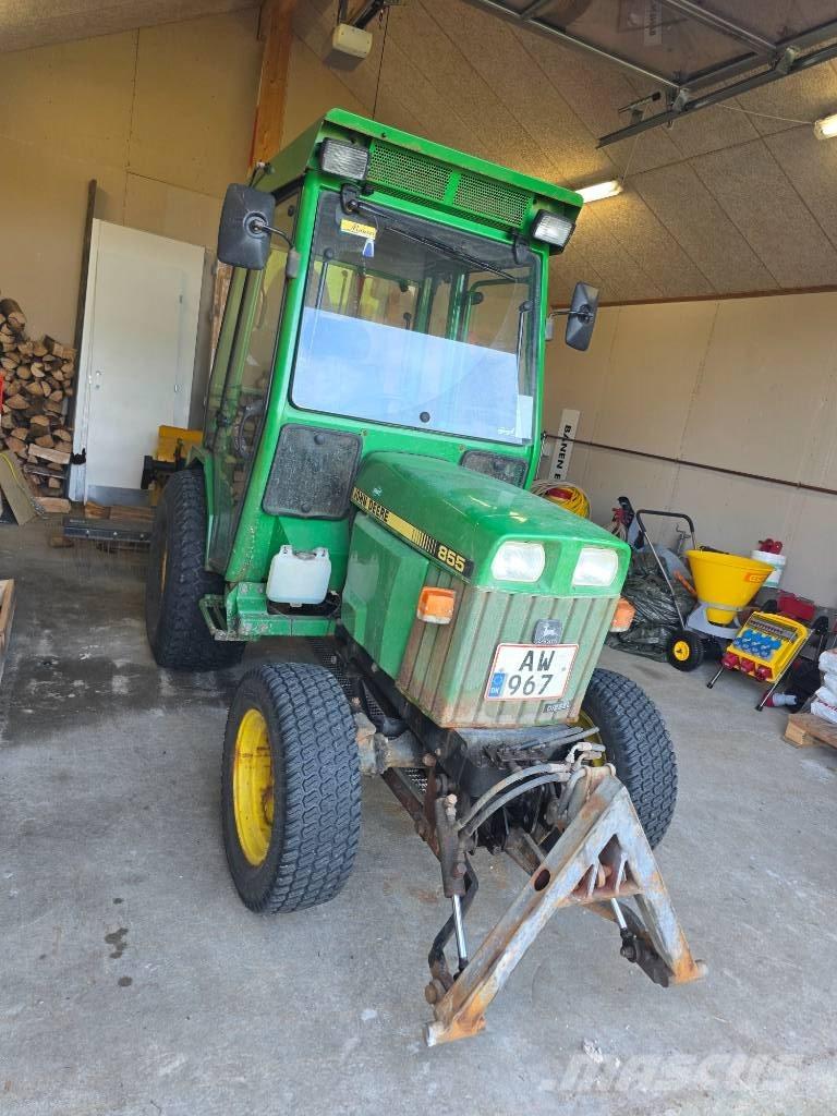 John Deere 855 جرارات مدمجة