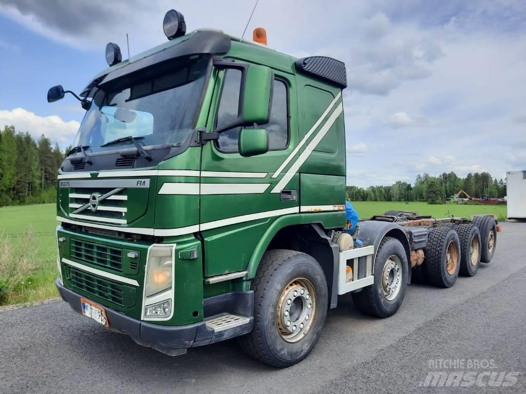 Volvo FM 13 شاحنات بمقصورة وهيكل