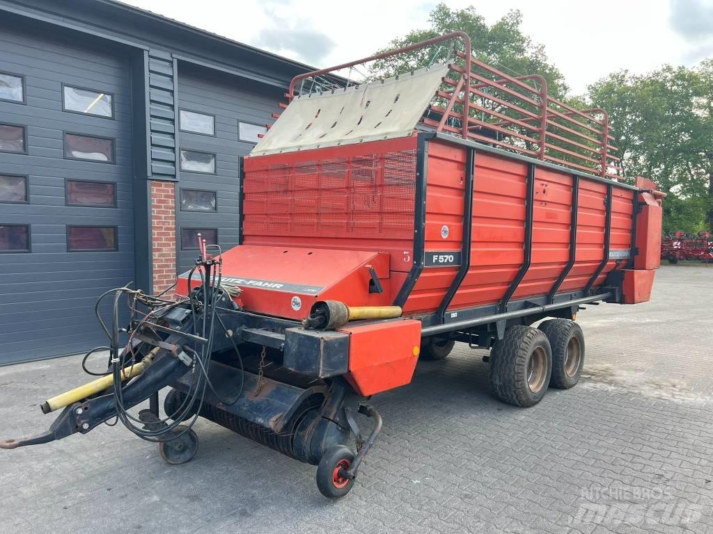 Deutz Fahr F 570 مقطورات ذاتية التحميل