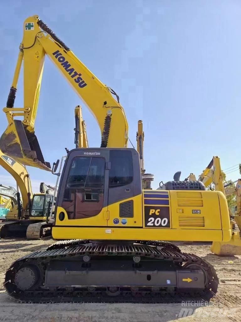 Komatsu PC 200-8 حفارات زحافة