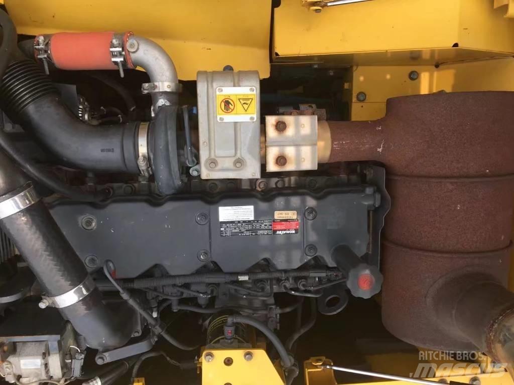 Komatsu pc200-8 حفارات زحافة