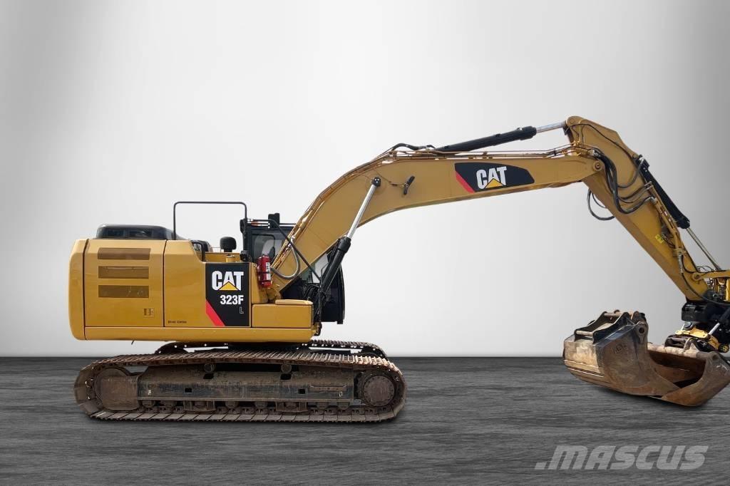 CAT 323 F حفارات زحافة