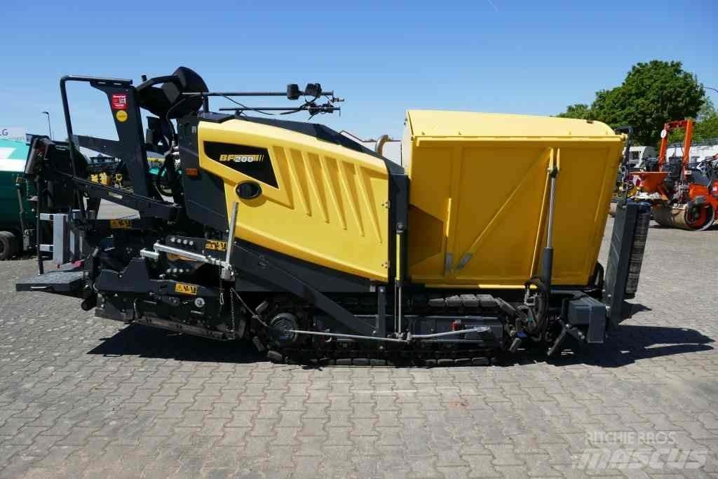 Bomag BF 200 C-2 ماكينات أسفلت صغيرة