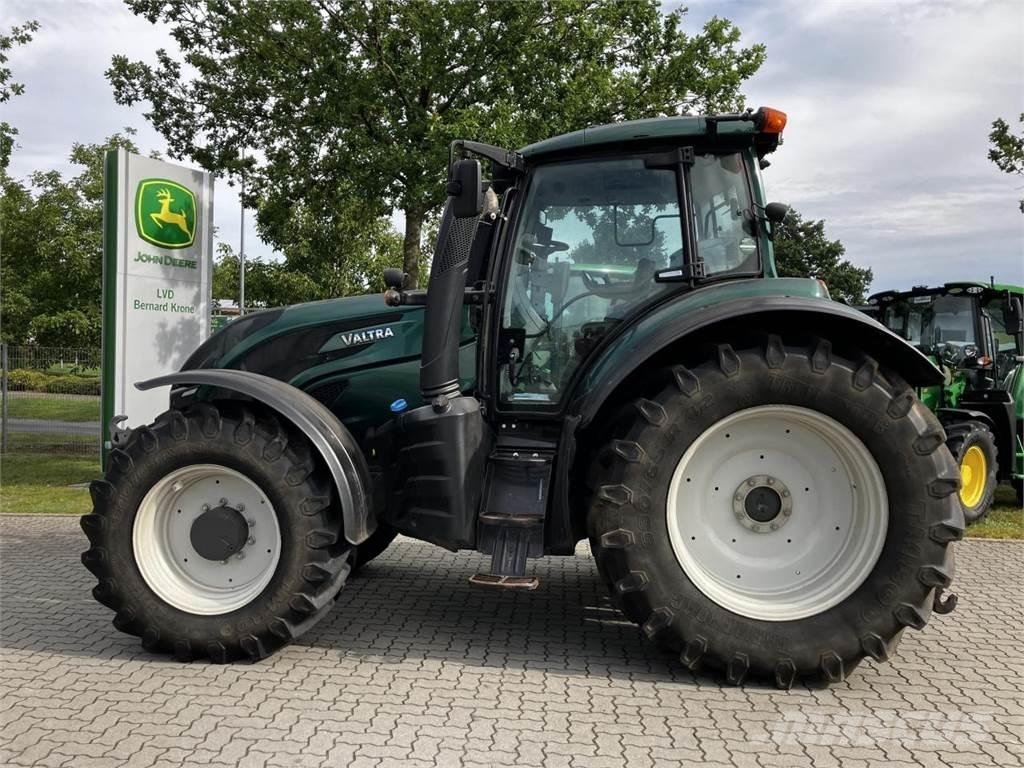 Valtra T174 Versu الجرارات