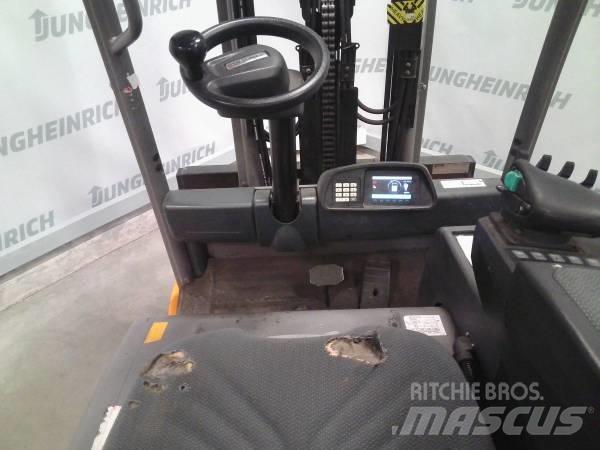 Jungheinrich EFG 320 شاحنات ذات رافعات شوكية تعمل بالكهرباء