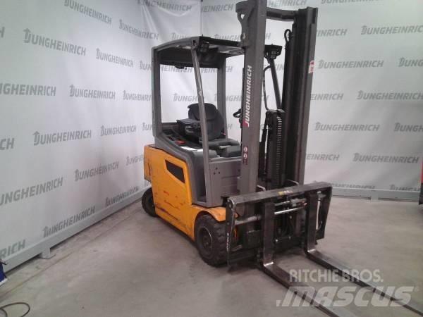 Jungheinrich EFG 320 شاحنات ذات رافعات شوكية تعمل بالكهرباء