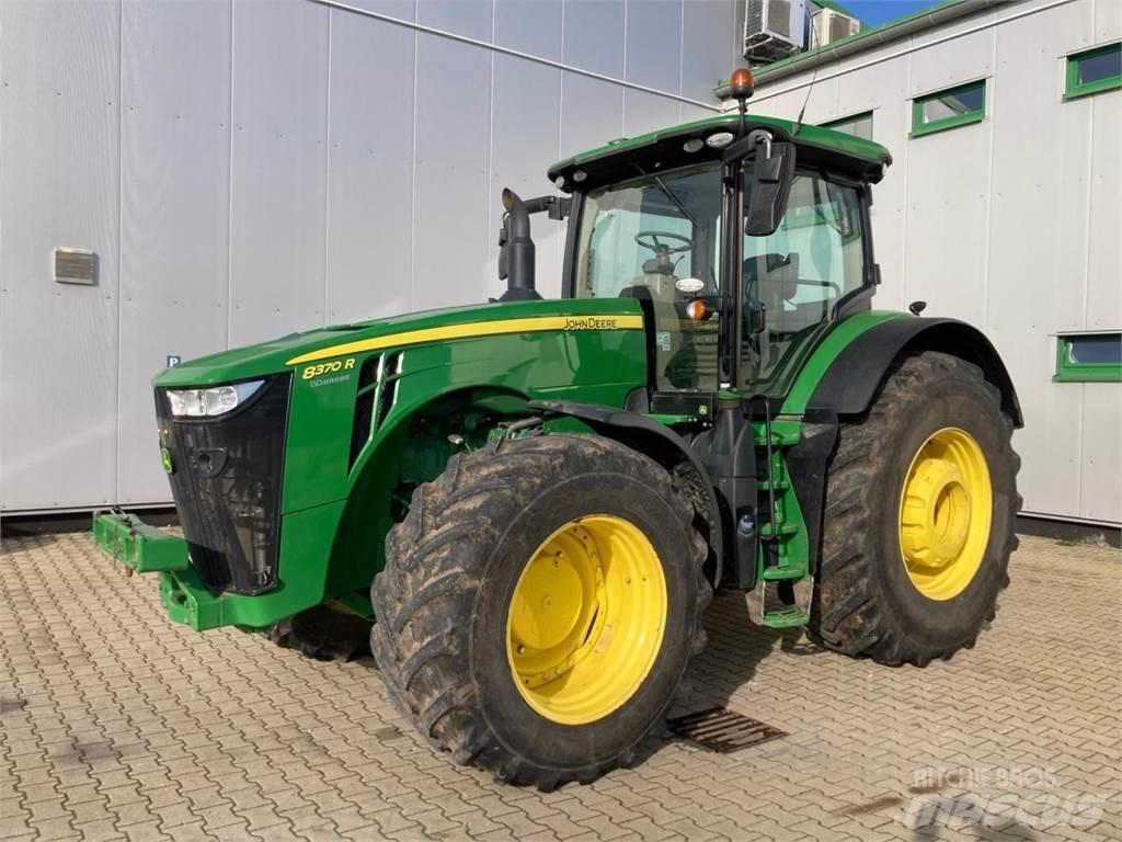 John Deere 8370R الجرارات