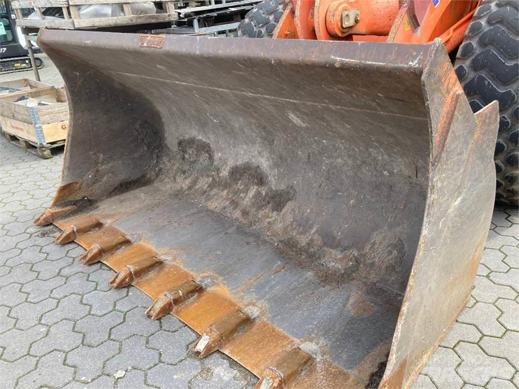 Fiat-Hitachi W 190 لوادر بعجل
