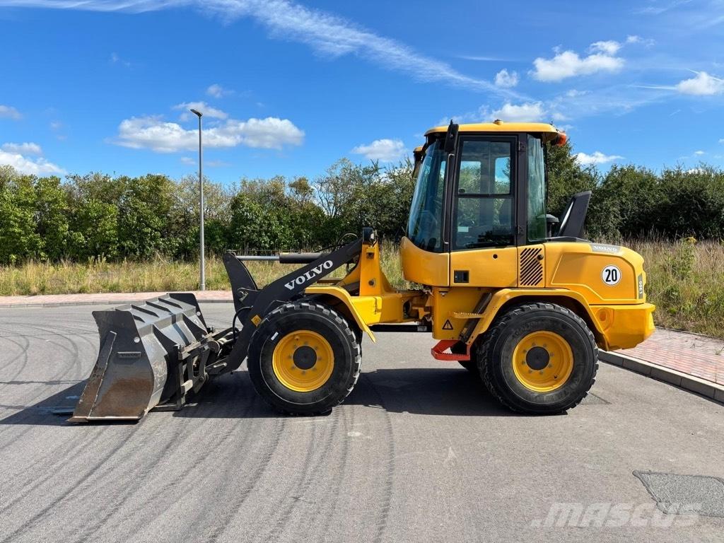 Volvo L 30 G لوادر بعجل