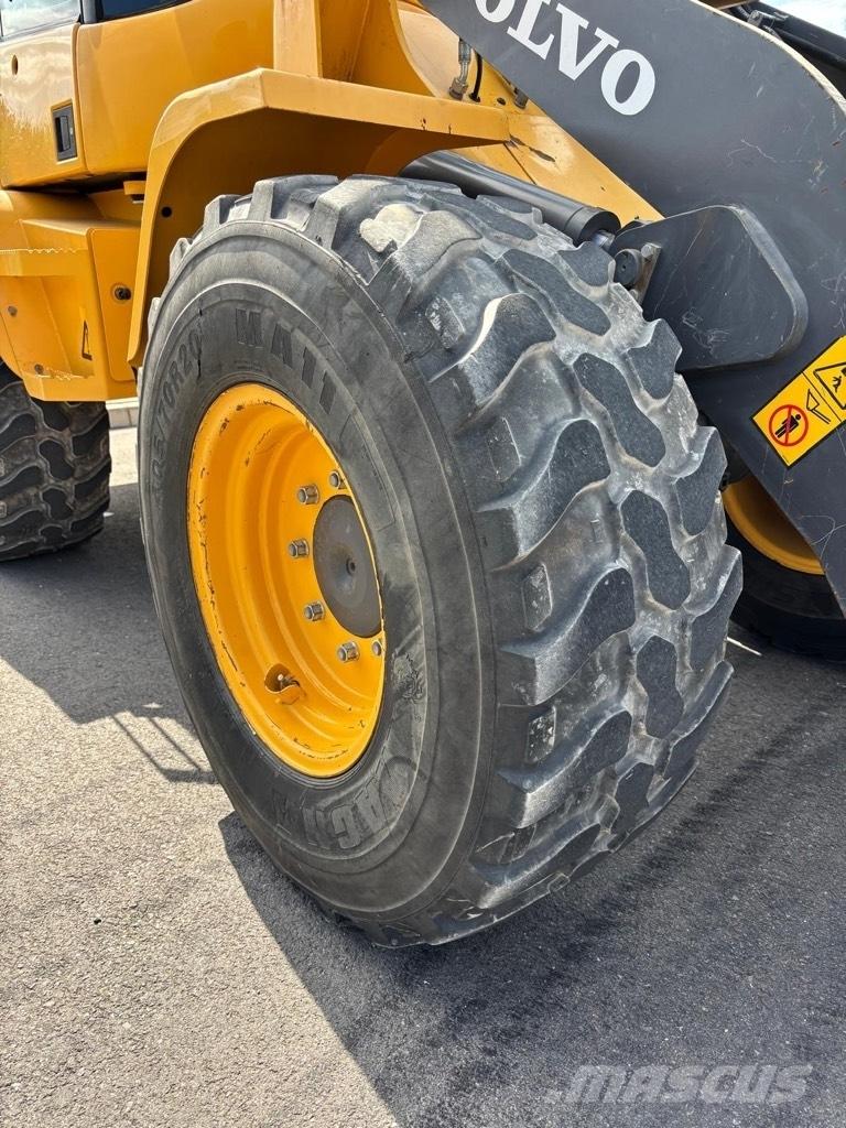 Volvo L 30 G لوادر بعجل