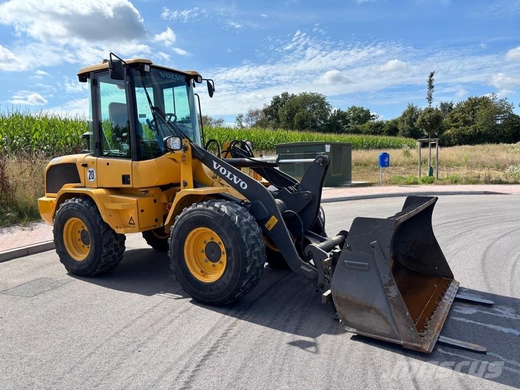 Volvo L 30 G لوادر بعجل