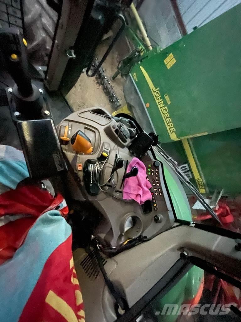 John Deere 6100 M الجرارات