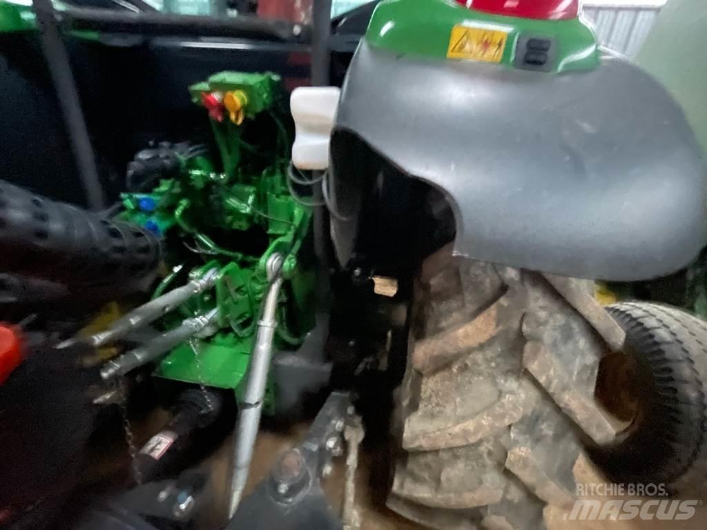 John Deere 6100 M الجرارات