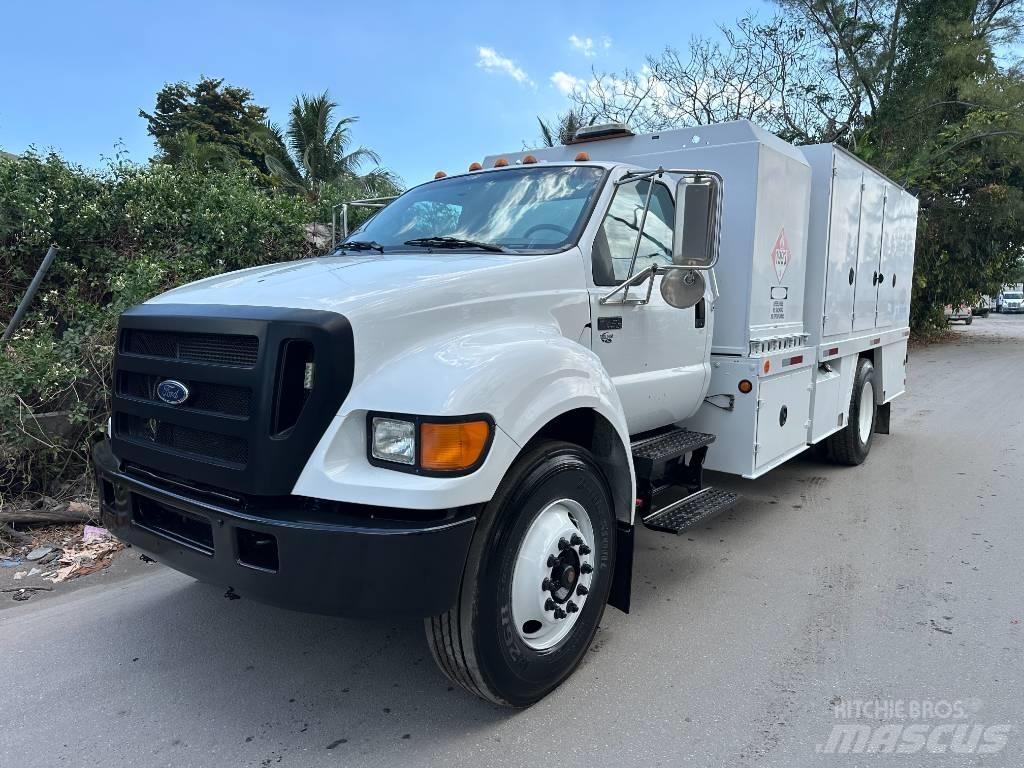 Ford F 750 XLT شاحنات ذات صهاريج