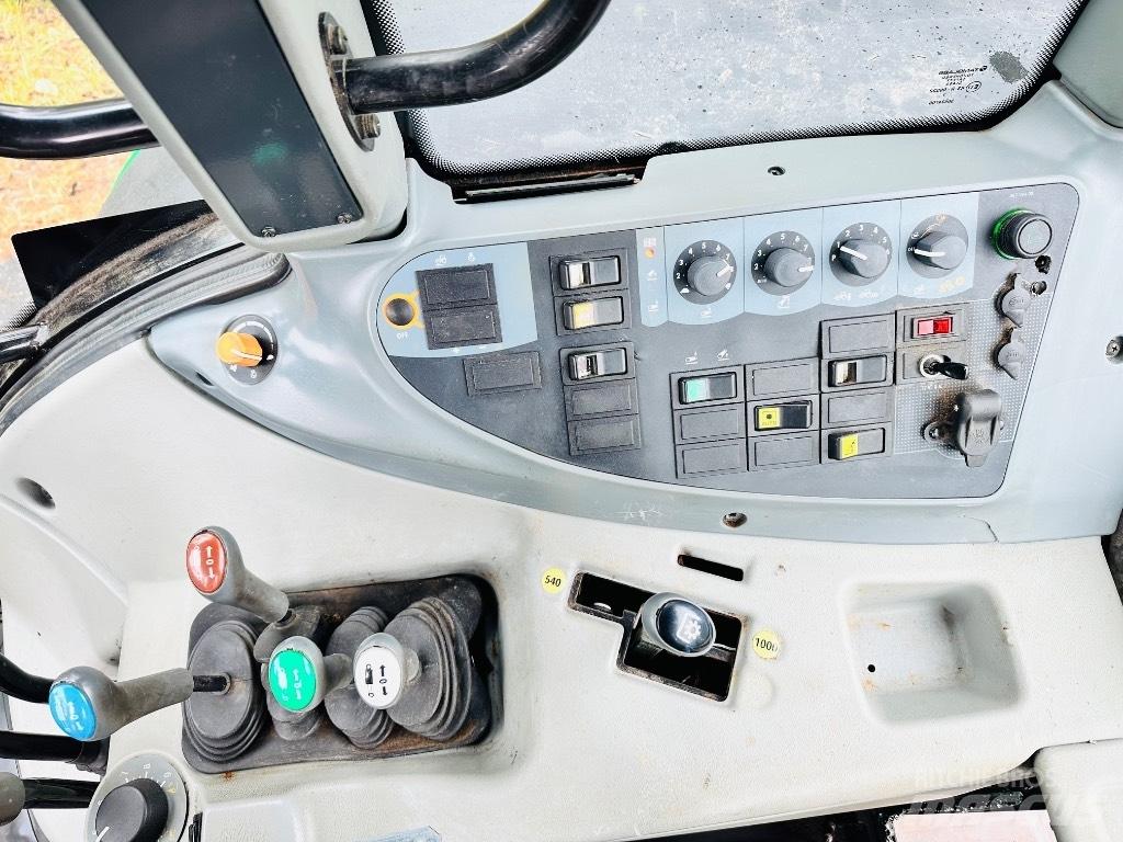 Valtra T 131 الجرارات