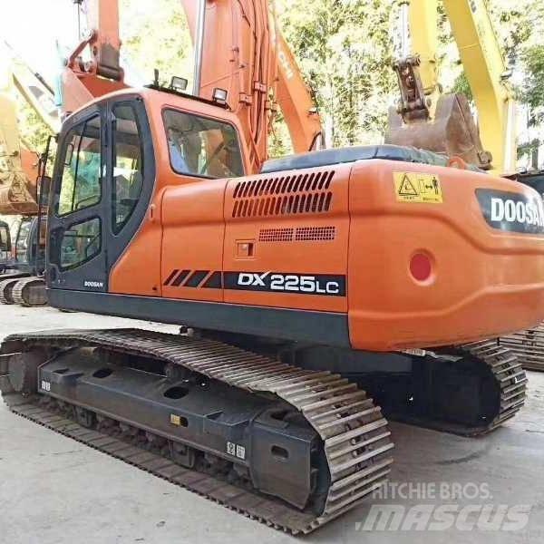 Doosan DX 225 حفارات زحافة