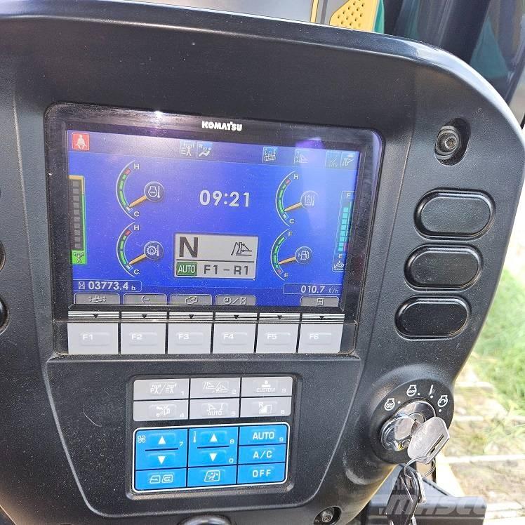 Komatsu D155AX-8 بلدوزرات مجنزرة