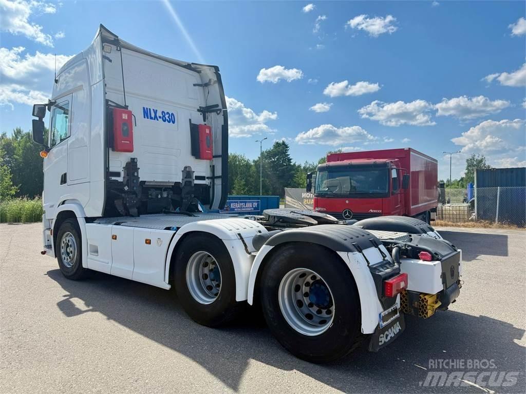 Scania S580 6x4 وحدات الجر