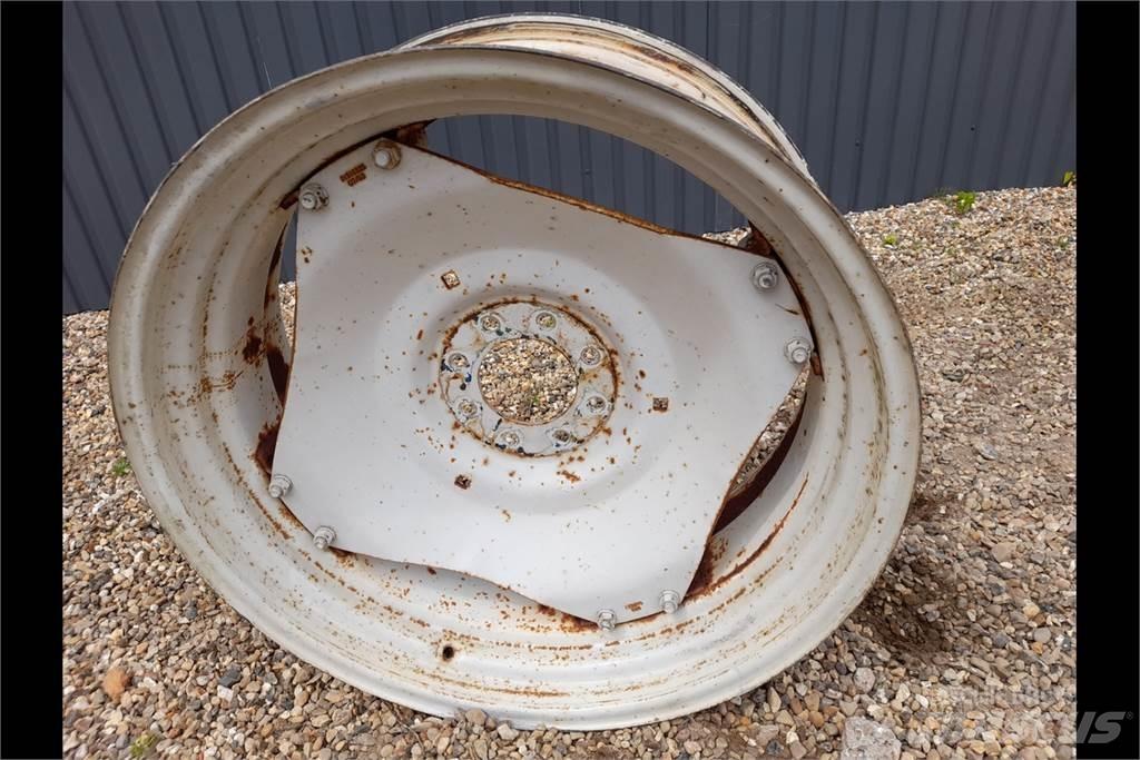 Ford 4630 Rear Rim الإطارات والعجلات والحافات
