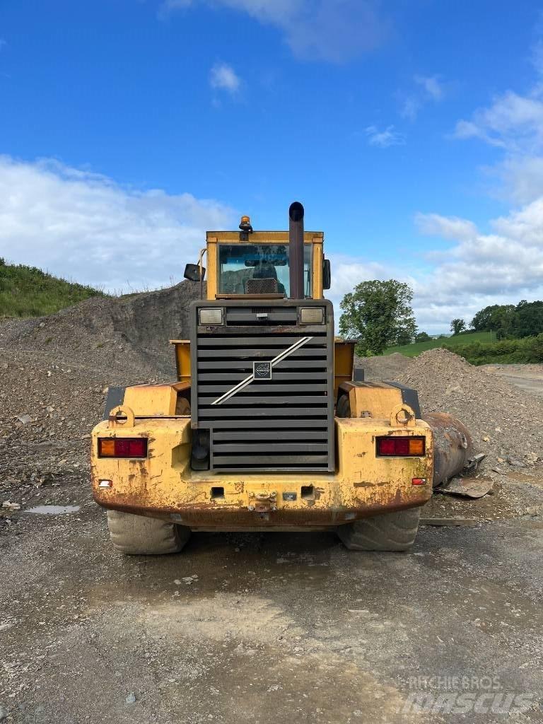 Volvo L 180 C لوادر بعجل
