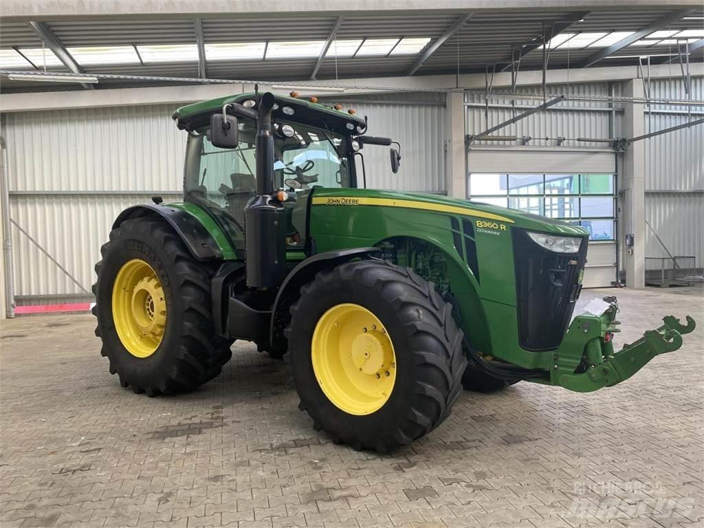 John Deere 8360R الجرارات