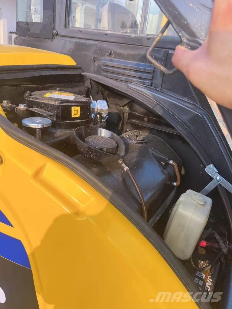 Komatsu PC 40 MR حفارات زحافة