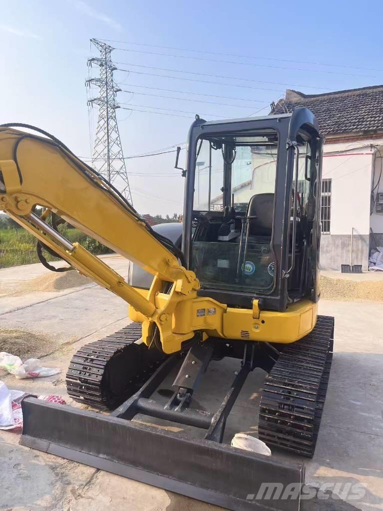Komatsu PC 40 MR حفارات زحافة
