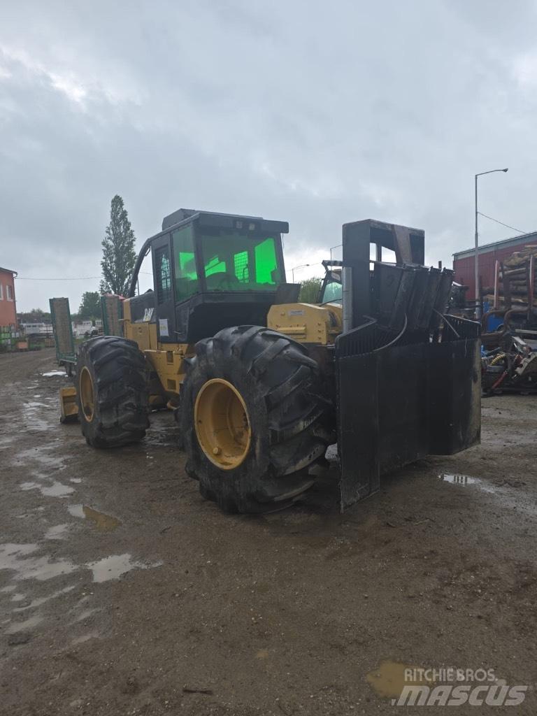 CAT 525 C ساحبات الأشجار