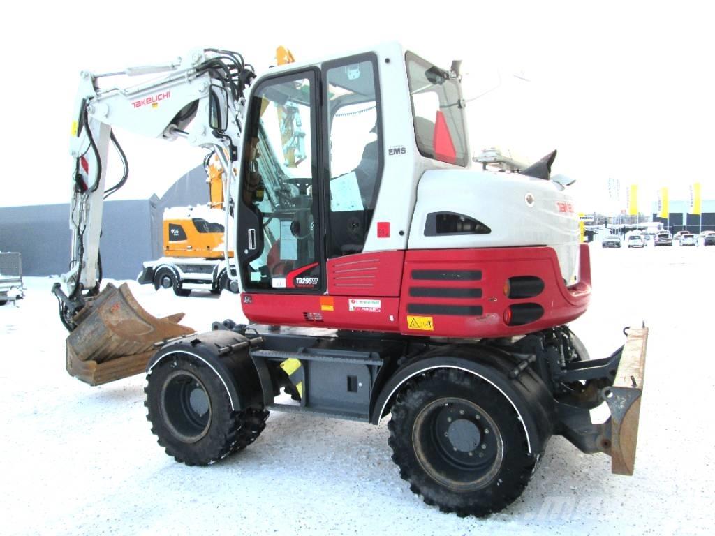 Takeuchi TB 295 W حفارات بعجل