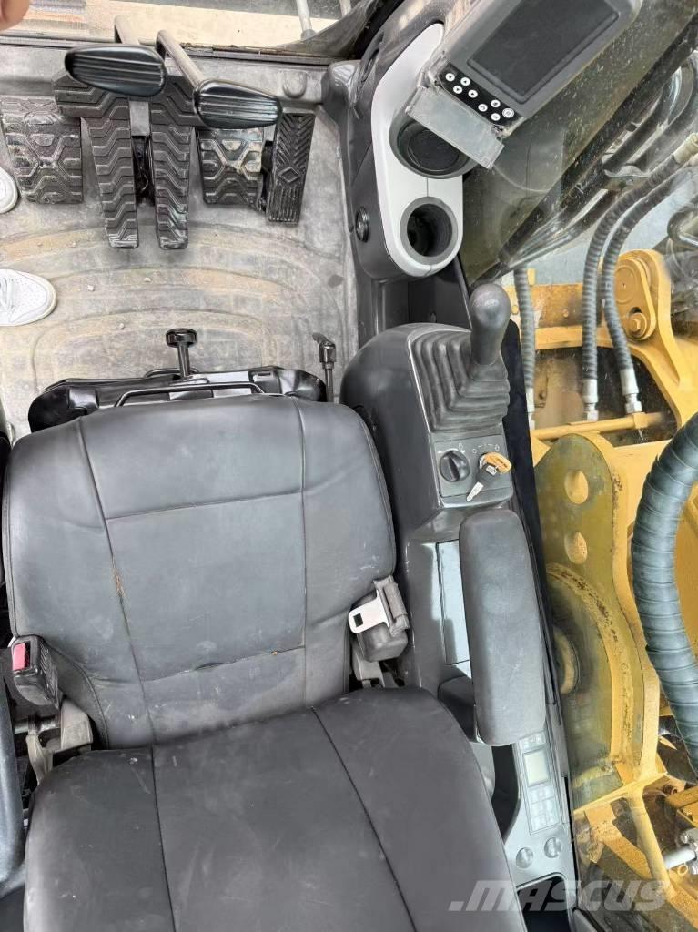 CAT 330 D L حفارات زحافة