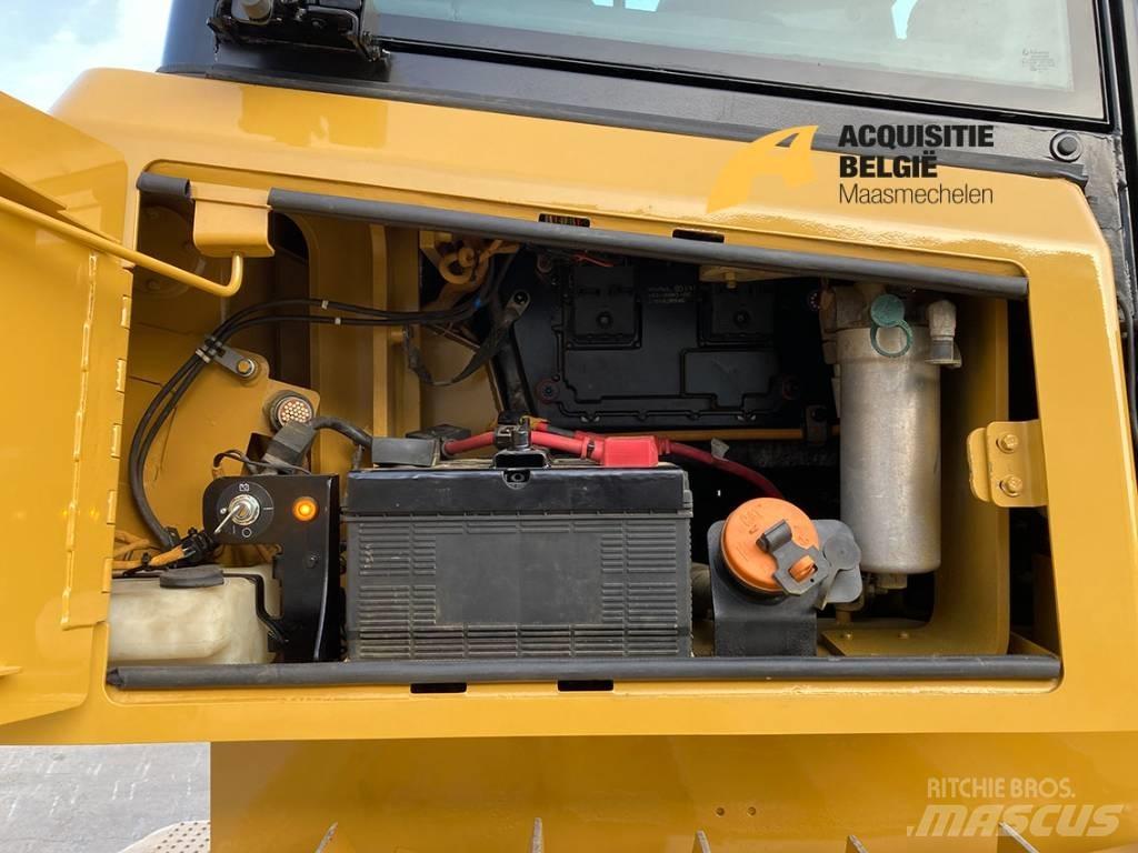 CAT D 6 K 2 LGP بلدوزرات مجنزرة