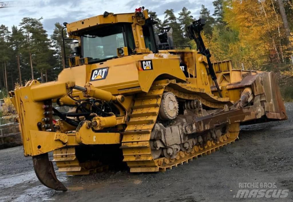 CAT D 8 T بلدوزرات مجنزرة