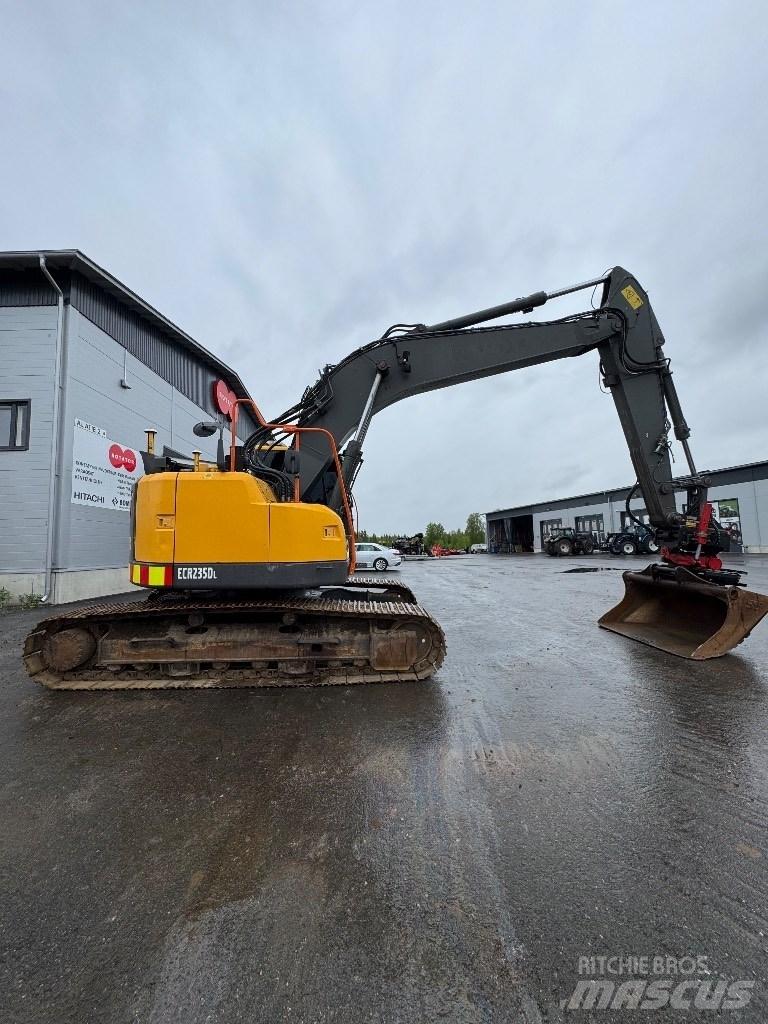 Volvo ECR 235 DL حفارات زحافة