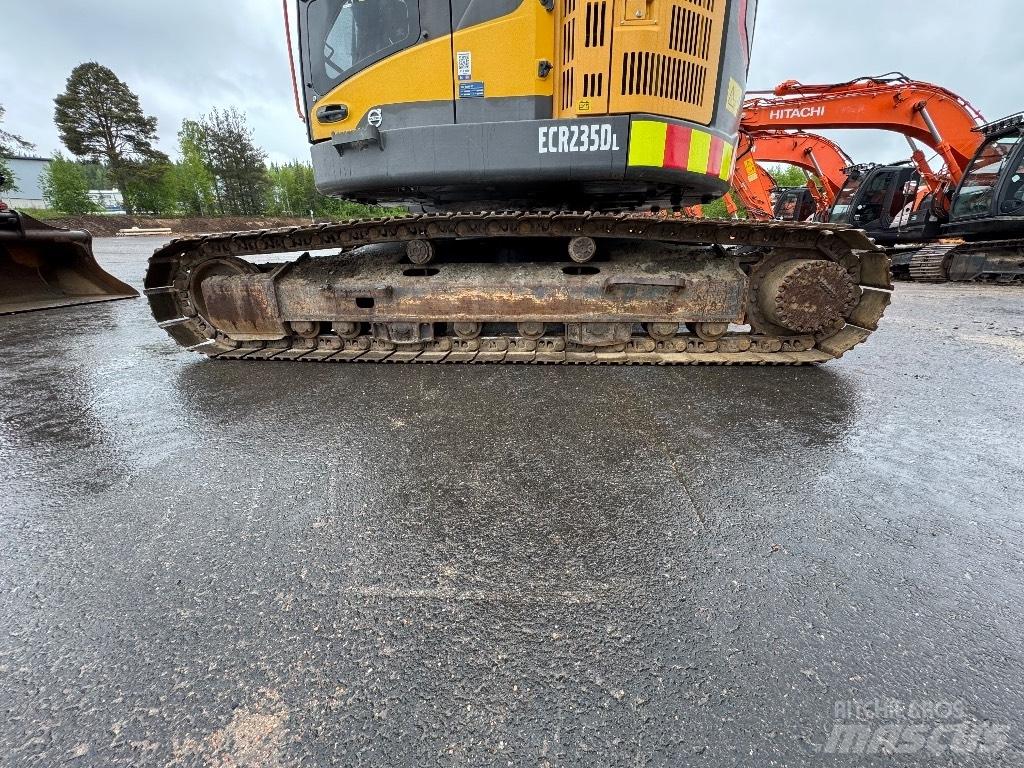 Volvo ECR 235 DL حفارات زحافة