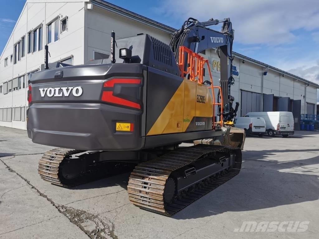 Volvo EC 250 EL حفارات زحافة