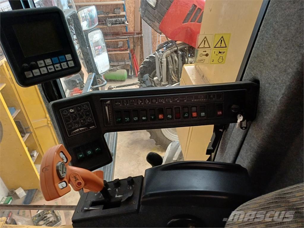 New Holland TX68 حصادات