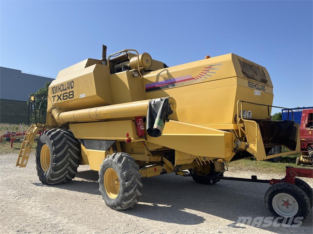 New Holland TX68 حصادات