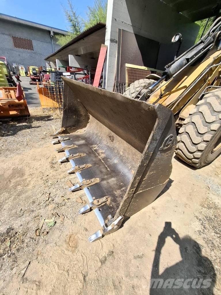 CAT 930 G لوادر بعجل