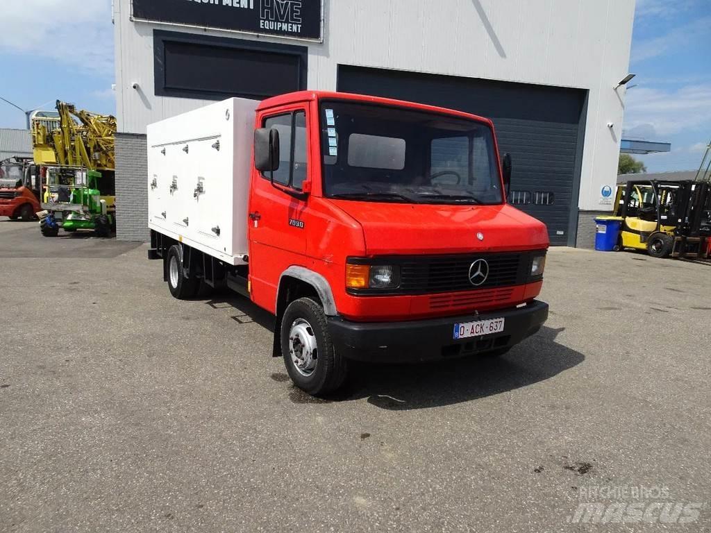 Mercedes-Benz 709D شاحنات بدرجة حرارة قابلة للضبط