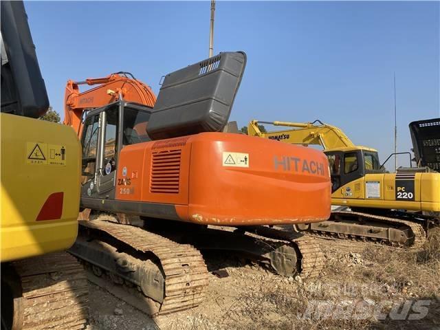 Hitachi ZX250 حفارات زحافة