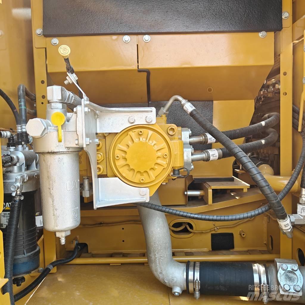 CAT 330GC حفارات زحافة