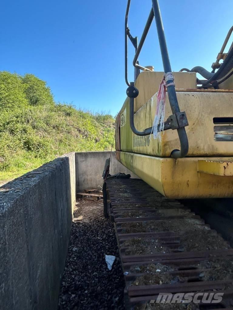 Komatsu PC 210 LC-8 حفارات زحافة