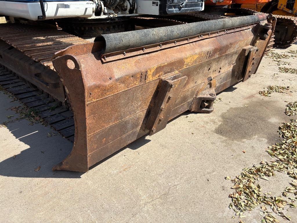 CAT D 6 M LGP بلدوزرات مجنزرة