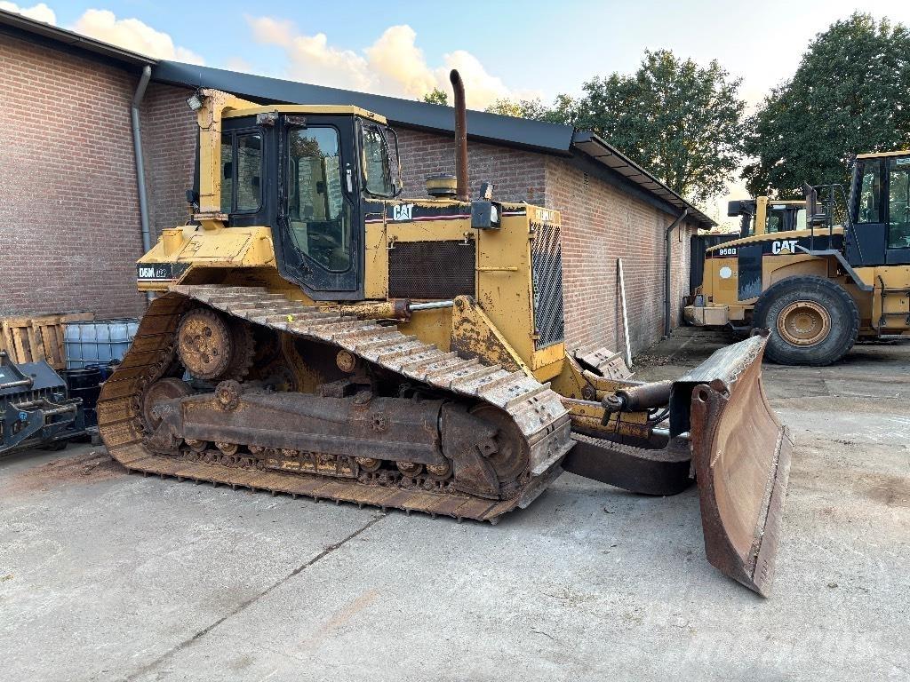 CAT D 6 M LGP بلدوزرات مجنزرة