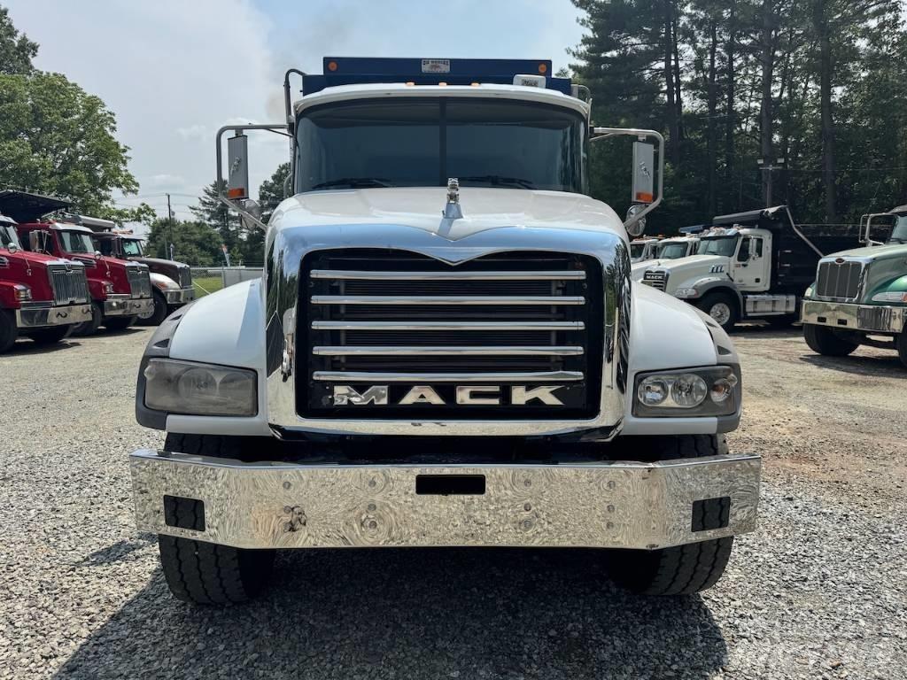 Mack Granite GU 713 شاحنات قلابة